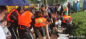 安陽(yáng)益和熱力集團(tuán)30人搶險(xiǎn)隊(duì)逆流而上，奮戰(zhàn)在抗洪一線(xiàn)